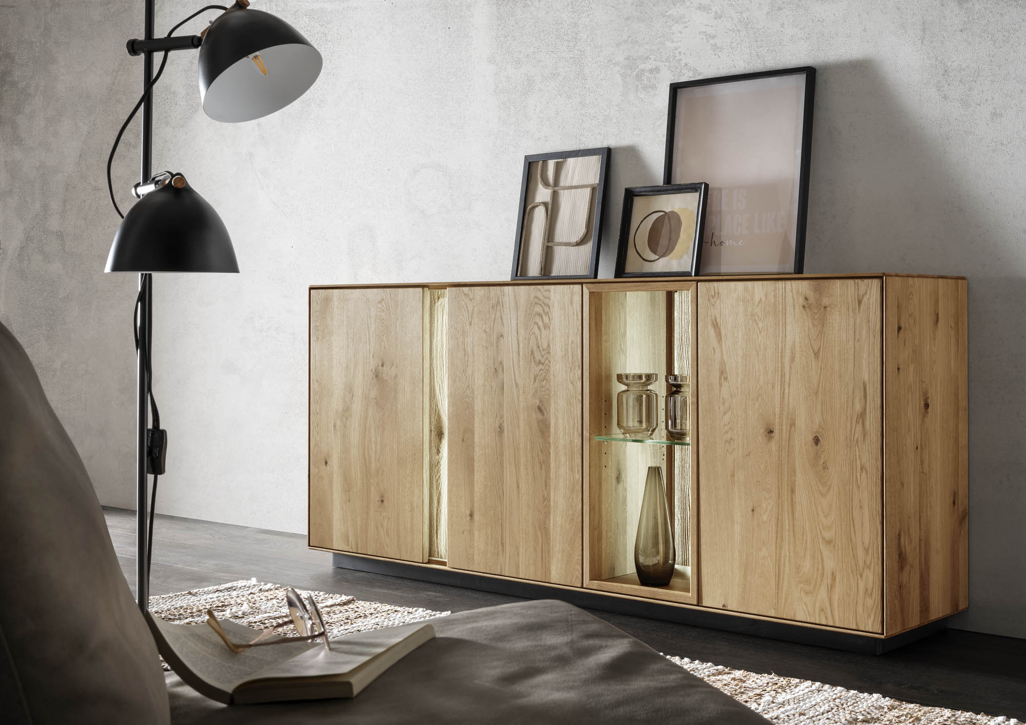 Sideboard I Sola Wildeiche - inkl. LED Beleuchtung, Rückwand der Griffleiste und sichtbare Rückwände sandgestrahlt