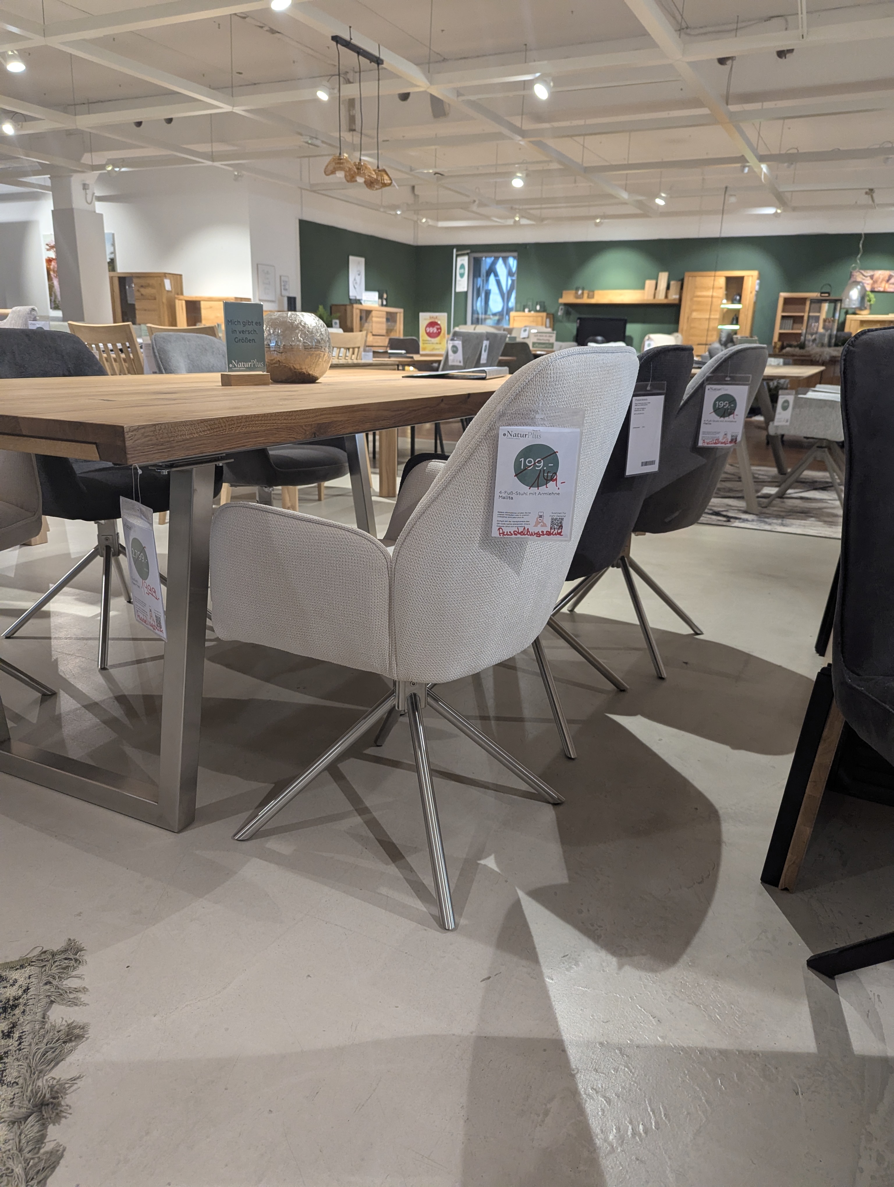 4-Fuß-Stuhl mit Armlehne MALITA - AUSSTELLUNGSSTÜCK