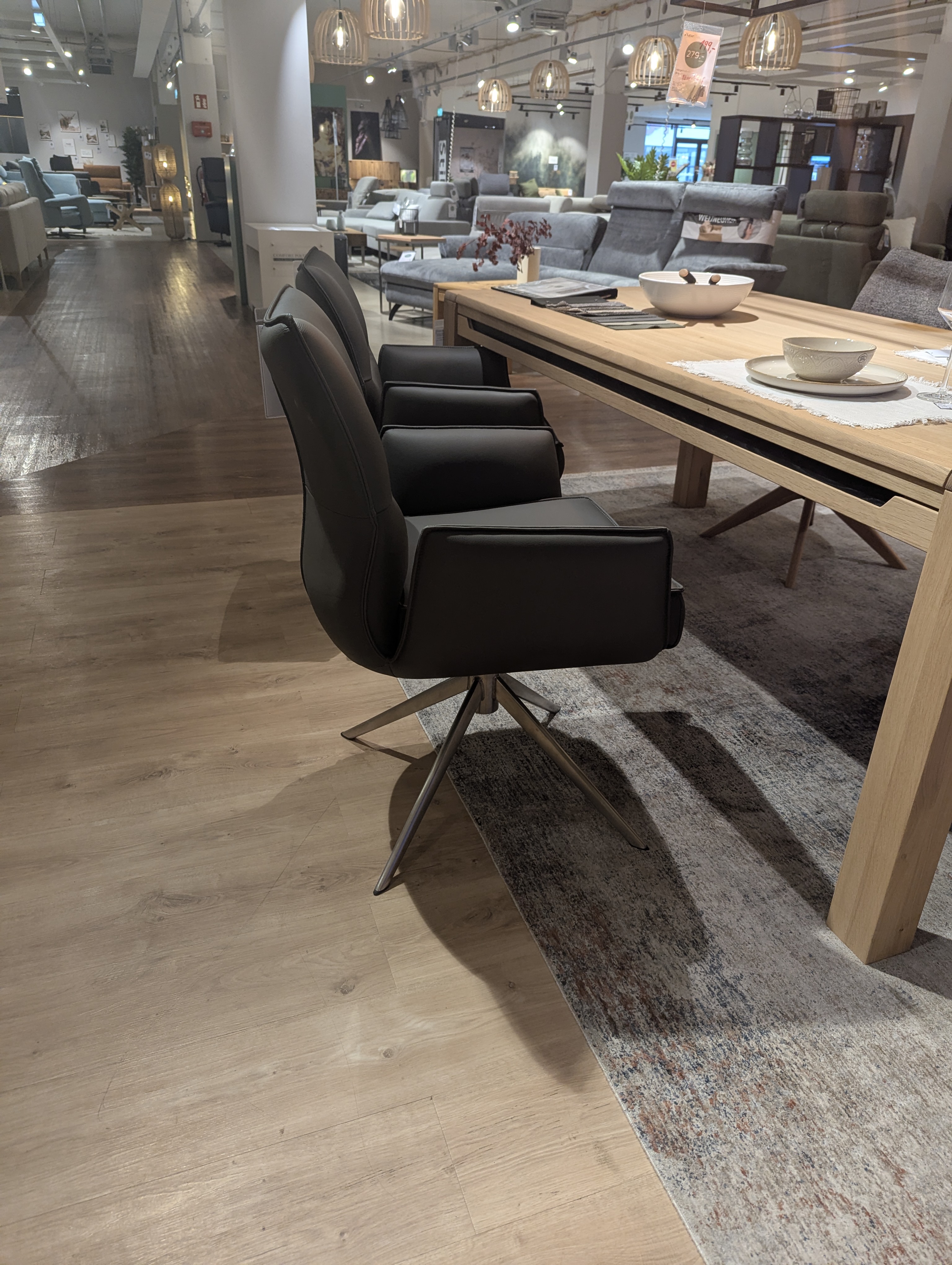 4-Fuß-Stuhl mit Armlehne PIANO - AUSSTELLUNGSSTÜCK